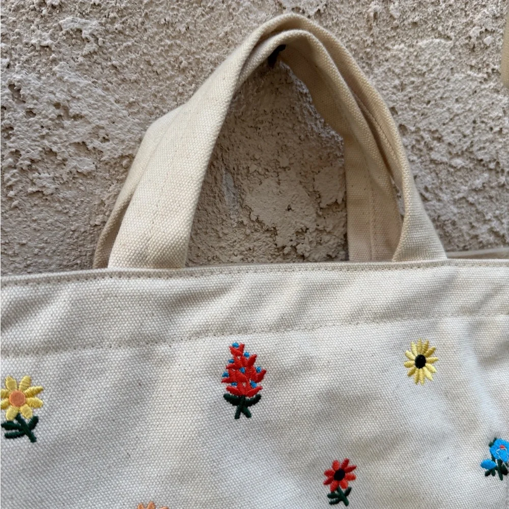 BAGGU: Horizontal Zip Duck Bag - Floral - Picture 2 of 7
